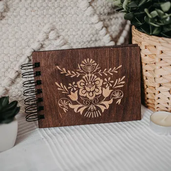 Fotoalbum Dědova dílna Mini fotoalbum Folklor A6 na šířku Počet a barva papírů: Černé - 15 listů