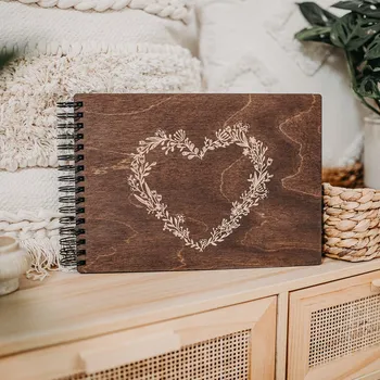 Fotoalbum Dědova dílna Kroužkové fotoalbum Květinové srdce tmavé Počet a barva papírů: Bílé - 30 listů