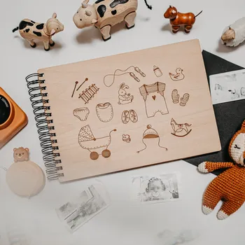 Fotoalbum Dědova dílna Kroužkové fotoalbum Výbavička Počet a barva papírů: Bílé - 30 listů