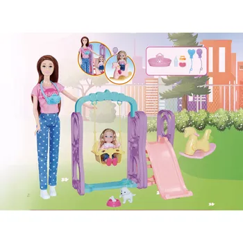 Panenka s holčičkou na hřišti 30 cm