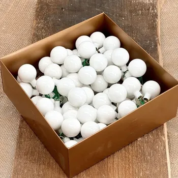 Vánoční dekorace Vánoční Baňky na drátku bílé opalizující 3 cm - 72 kusů ve zlaté krabičce