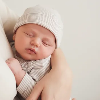 Kojenecká čepice GRAY LABEL Čepička Baby GOTS Berry - Cream Velikost: 6-12m