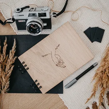 Fotoalbum Dědova dílna Malé fotoalbum Za ruce A5 Počet a barva papírů: Černé - 30 listů