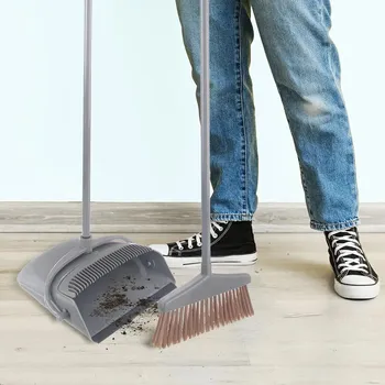 Smeták s holí a sklápěcí lopatkou šedá