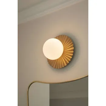 Lampička Nuura Aps Nuura nástěnné světlo Liila Muuse, Ø 20 cm, IP44, zlatá/opálová zlato, opál 1 x 7 W - Doprava zdarma