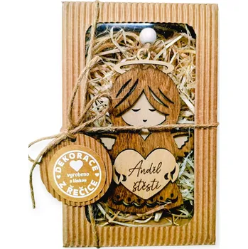 Dekorace z Řečice Dřevěný anděl štěstí v dárkové krabičce.