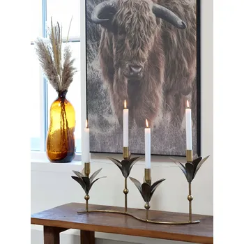 Svícen Svícen se 4 rameny ve tvaru listů