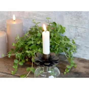 Svícen Svícen s květinami