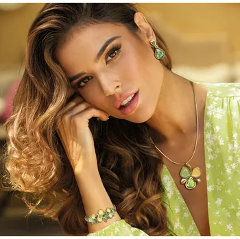 Náhrdelník Yvon Dekoltový náhrdelník LUCKY s motivem štěstí a lesklou pryskyřicí