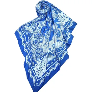 Šátek Classic Scarf Velký modrý šátek z viskózy (rayon) květinový 130 cm zdobené zlatou linkou