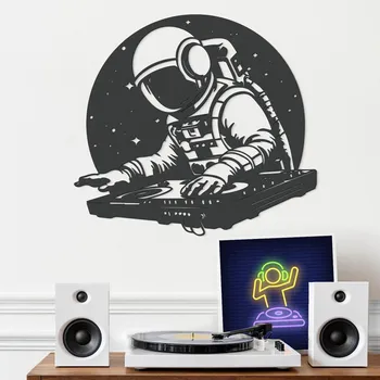 Obraz Vyřezávaný obraz na stěnu - DJ Astronaut | DUBLEZ