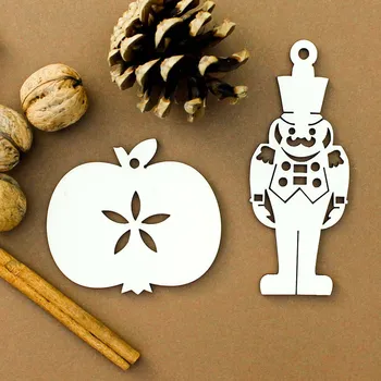 Obraz Tradičné vianočné ozdoby - Luskáčik a Jabĺčko | DUBLEZ