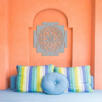 Obraz Dřevěná mandala na zeď - Symbol Sri Yantra, Stříbrná | DUBLEZ