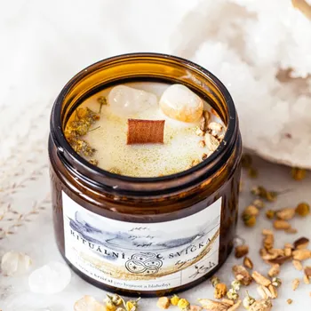 Svíčka Yoga Day Rituální svíčka s dřevěným knotem Hojnost