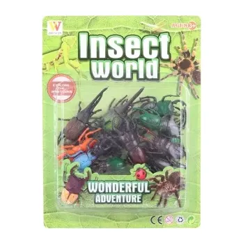 Sbírka plastových brouků na kartě