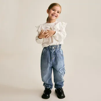 Dívčí kalhoty Reserved - Paperbag džíny s aplikací - modrá - 650HF-55J - 650HF-55J-80