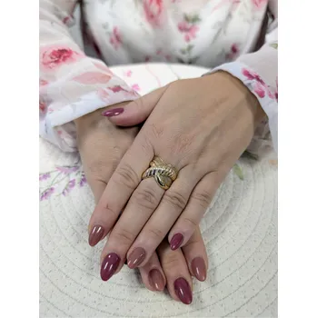 Prsten Zlatý dámský prsten s propleteným designem Velikost prstenu: 58, Váha: 2,45gr, Ryzost: 14kt (585/1000)