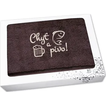 Dárkový potravinový koš Dárkové balení osušky pro rybáře Chyť a pivo hnědá