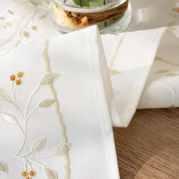 Prostěradlo ZIELONA MELODIA Běžec s výšivkou, 38x140 cm, barva 001 bílá