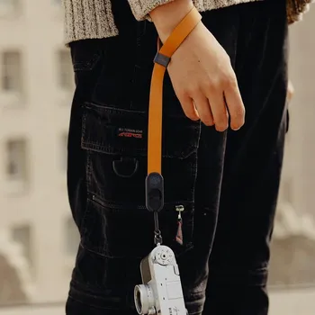 Peak design Cuff Leather Barva: Amber (jantarová)