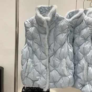 Dámská vesta Best Fashion Dámská kožešinová vesta s výšivkou a pravou norkovou kožešinou Velikost: M, Barva (Varianta): Modrá