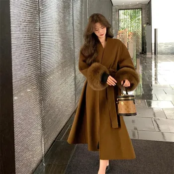 Dámský kabát Best Fashion Dlouhý dámský kabát z vlny s páskem a širokým kožešinovým límcem Velikost: S, Barva (Varianta): Karamelová