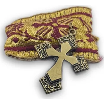 Přívěsek Ochranný přívěsek s kovovým křížkem - Barva Červená