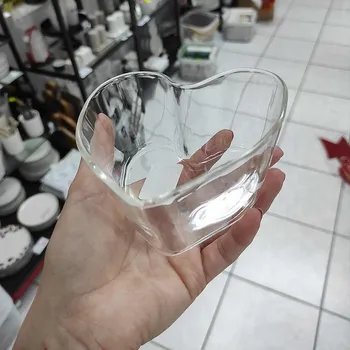 Žertovný předmět Bastion Collections Skleněná miska SRDCE Medium in black heart HG-BOWL-HE-M-001-BL