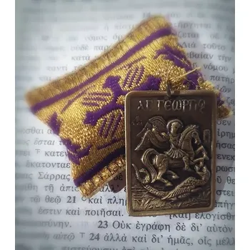 Přívěsek Ochranný přívěsek s kovovou ikonkou sv. Jiří bojujícího s drakem - Barva Červená