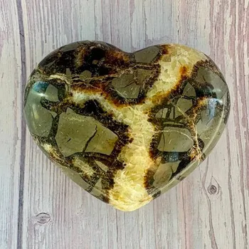 Septárie leštěná Madagaskar velké Srdce P8-18 cca 8,7 x 6,4 cm, 321 g