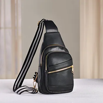 Kabelka 3Pagen Crossbody kabelka černá 33 x 21 x 10 cm