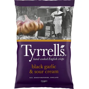 Chips Tyrrells chipsy s příchutí černého česneku a zakysané smetany 135 g
