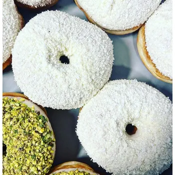 Donut kokosový s krémem s bílou čokoládou a čokoládovou náplní, 140 g