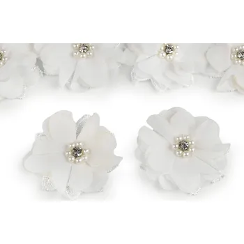 Květ s broušeným kamínkem a korálky k našití a nalepení Ø5 cm, střední, 8 smetanová