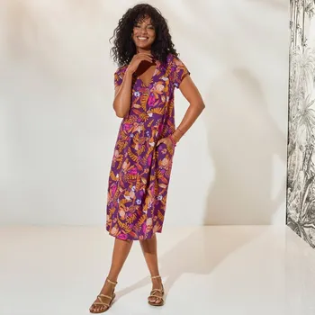 Dámské šaty Rozšířené šaty s kapsami a potiskem fialová/vícebarevná 42