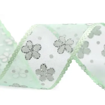 Stuha Organzová stuha s květy a glitry šíře 40 mm, střední, 5 zelená sv.