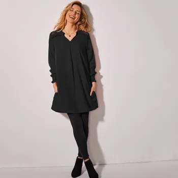 Jednobarevná tunika s krajkou na ramenou a dlouhými rukávy černá 52