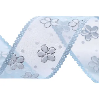 Stuha Organzová stuha s květy a glitry šíře 40 mm, střední, 4 modrá světlá