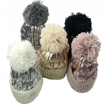 Čepice Prošívaná čepice s bambulí, metalické odstíny