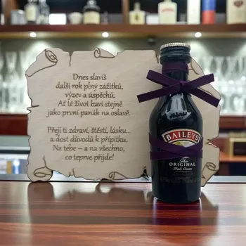 Dárkový potravinový koš Dárková dřevěná deska s Baileys – originální dárek pro dospělé