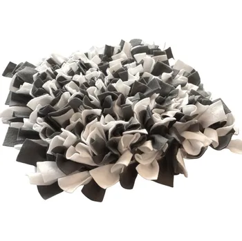 Hračka pro psa Čmuchacíkoberečky.cz® Čmuchací kobereček extra hustý ŠEDO-BÍLÝ 143/60X2