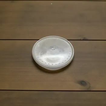 Krmivo pro rybičky KRABIČKA NA ŽÍŽALY S DÍROU 300ML.