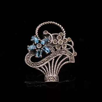Brož Stříbrná brož se swiss blue topazy a markazity Ag 7,7 g