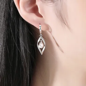 Náušnice KRÁSNÉ BLING PERLOVÉ NÁUŠNICE VE STŘÍBRNÉ BARVĚ