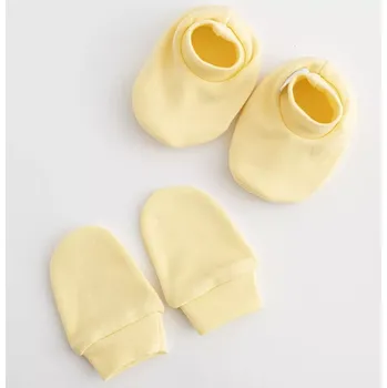 Capáčky kojenecká bavlněná sada – capáčky a rukavičky žluté 0–6 m