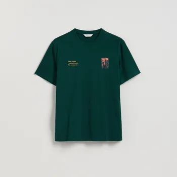 Pánské tričko Reserved - Tričko střihu regular s plastickým vánočním potiskem - tmavě zelená - 510EX-79X - 510EX-79X-S