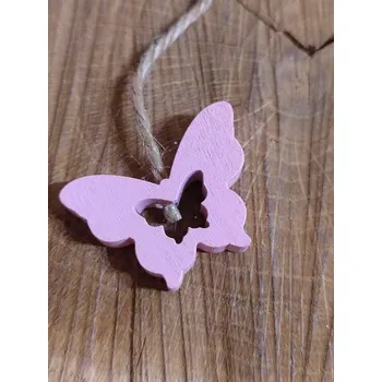 Dřevěný motýl 35 x 25 mm s provázkem barva růžová