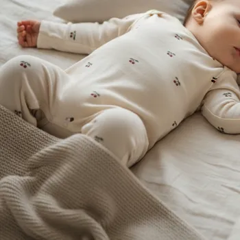 Kojenecký overall KONGES SLOJD Overálek - CHERRY Velikost: 2y