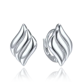 Náušnice Moonlit Stříbrné náušnice s vlnitým designem