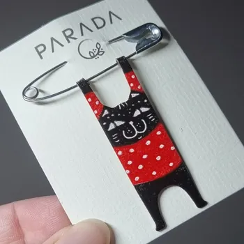 Brož Lucie Horáková Brož smaltovaná - kočka houpací puntík